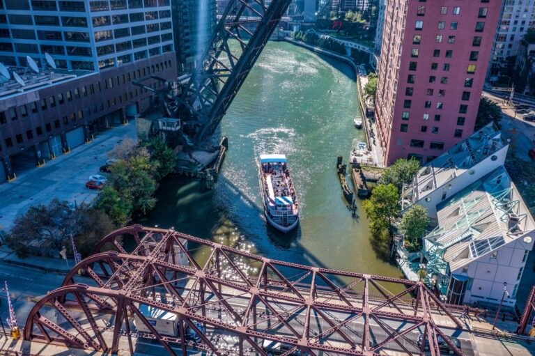 Tour Arquitectónico del Río en Español