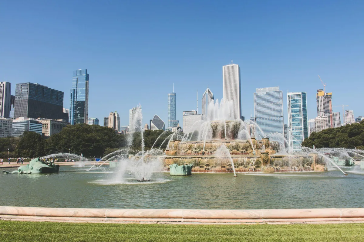 Explore Landmarks Along the Lakefront