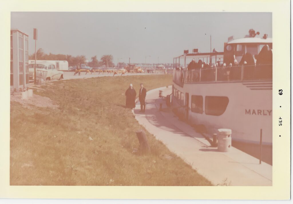 1960 — To meet growing demand, Shoreline commissions the Marlyn, the first tour boat to display the well known red, white, and blue of its fleet.