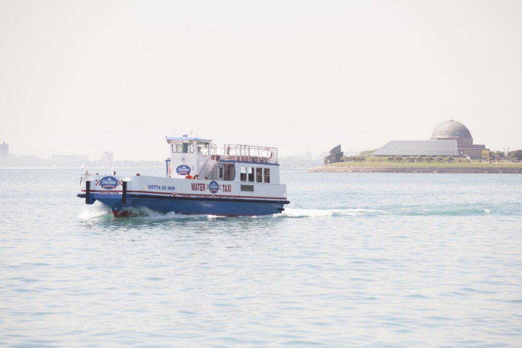1996 — Shoreline adds a fleet of water taxis to help guests visit Chicago’s most famous landmarks.